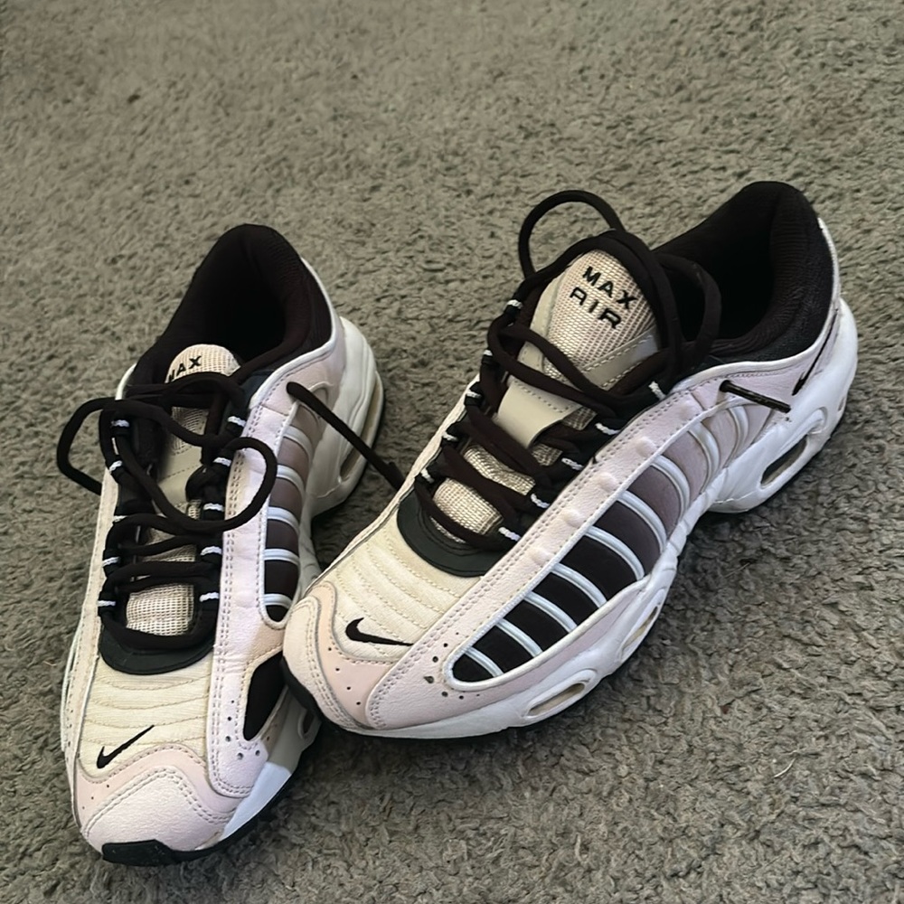Nike Limited Edition Air Max. Doesn’t Fit. Tried on once.
